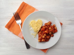gulasz z ciecierzycy w sosie pomidorowym
